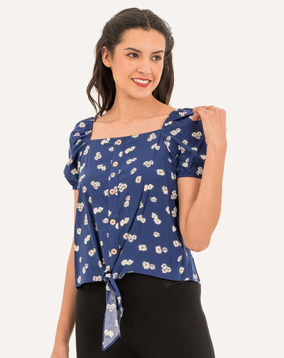 Blusa Con Cuello Cuadrado