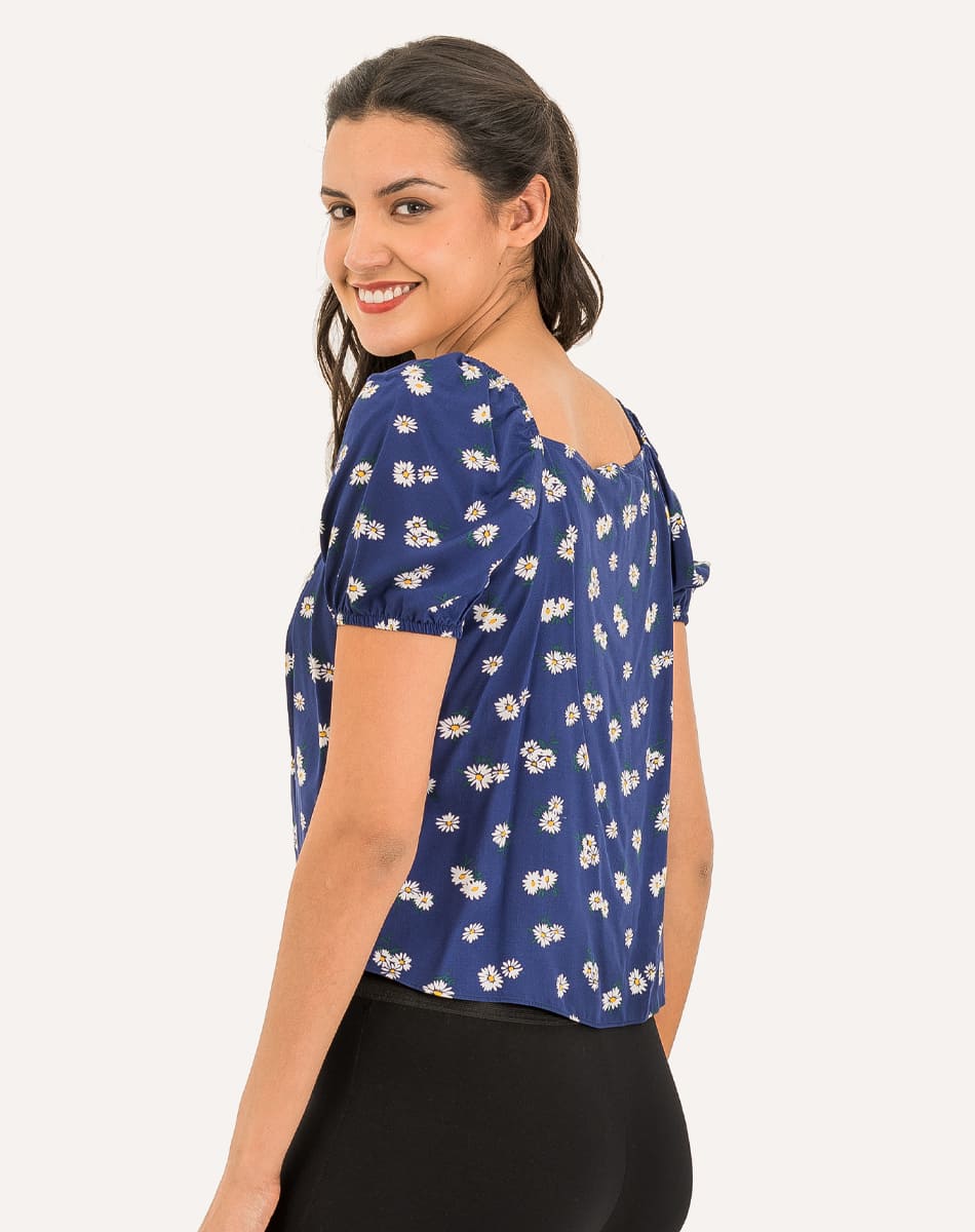 Blusa Con Cuello Cuadrado