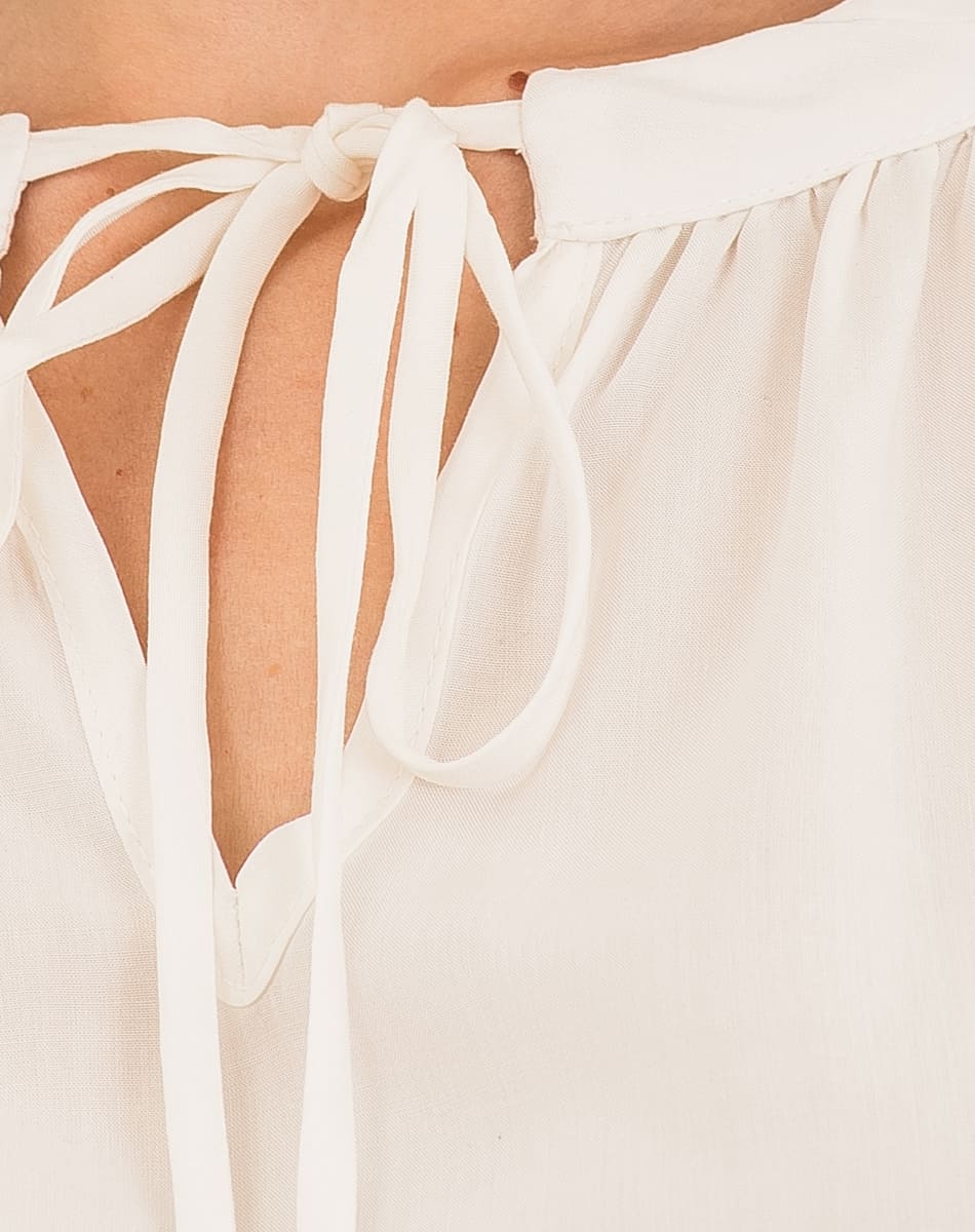Blusa Con Amarre en Cuello