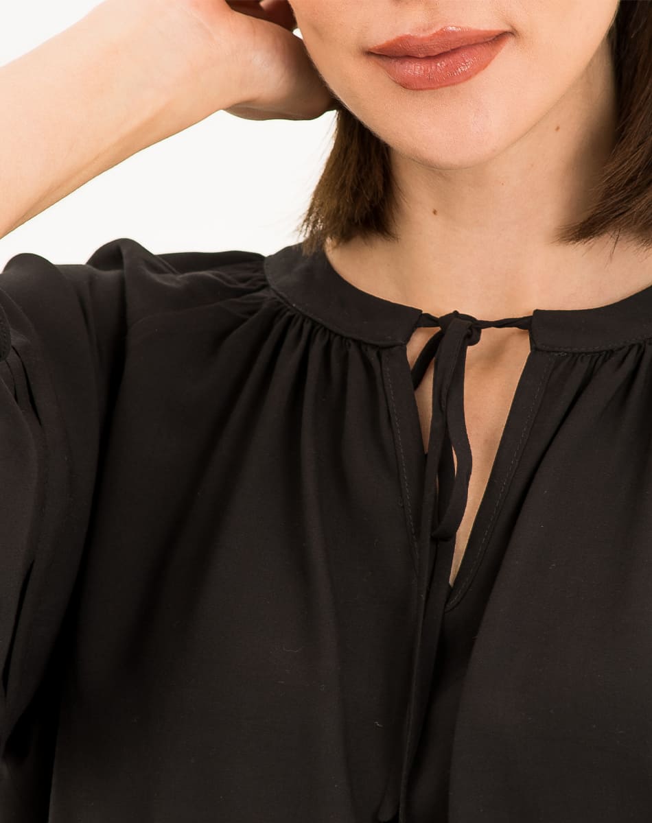 Blusa Con Amarre en Cuello